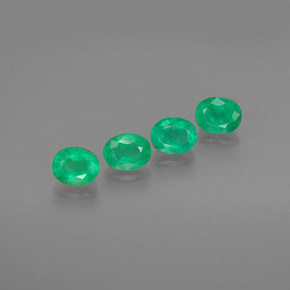 Gemas de esmeralda verde natural de  ct, corte óvalo, SI