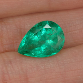Esmeralda verde natural de 4,79 ct, en forma de pera, SI