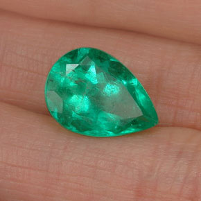 Esmeralda verde natural de 4,79 ct, en forma de pera, SI
