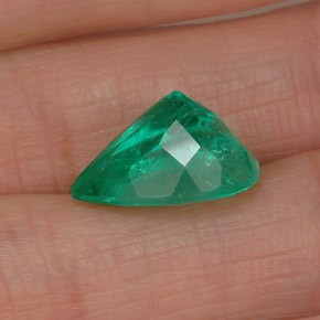 Esmeralda verde natural de 4,79 ct, en forma de pera, SI