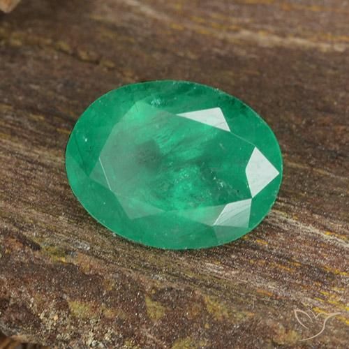 Esmeralda Verde jade natural de 1.07 ct, Ovalada, I1