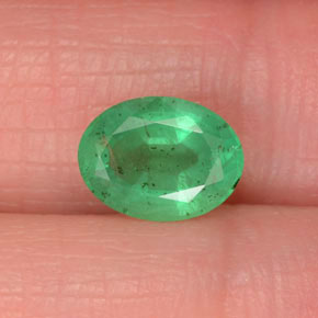 Esmeralda Verde natural de 1.17 ct, Corte Óvalo, SI-I1