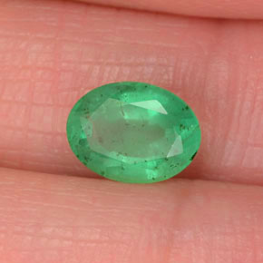 Esmeralda Verde natural de 1.17 ct, Corte Óvalo, SI-I1