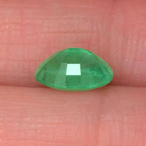 Esmeralda Verde natural de 1.17 ct, Corte Óvalo, SI-I1