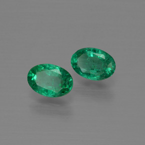Gemas de esmeralda verde natural de  ct, corte óvalo, SI