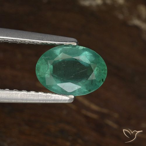 Esmeralda Verde frío natural de 0.92 ct, Corte Óvalo, SI