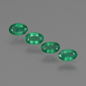 Gemas de esmeralda verde natural de  ct, corte óvalo, SI