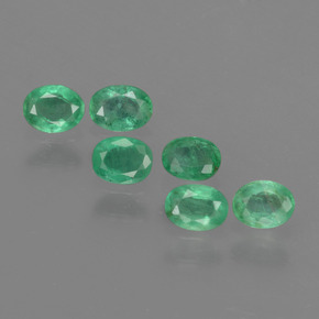 Gemas de Esmeralda Verde natural de  ct, Corte Óvalo, SI