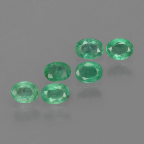 Gemas de Esmeralda Verde natural de  ct, Corte Óvalo, SI