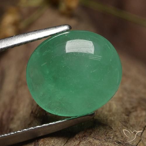 Esmeralda Verde claro natural de 6.26 ct, Ovalada, Translúcido