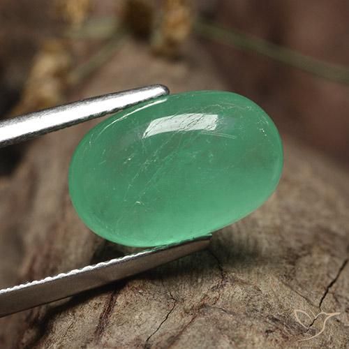 Esmeralda Verde claro natural de 5.53 ct, Ovalada, Translúcido