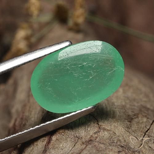 Esmeralda Verde claro natural de 5.53 ct, Ovalada, Translúcido