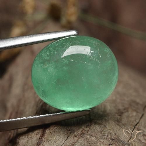 Esmeralda Verde pistacho natural de 7.67 ct, Ovalada, Translúcido