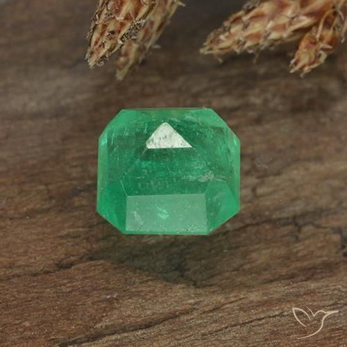 Esmeralda Verde medio natural de 0.94 ct, Corte Octágono / Esmeralda, VS-SI