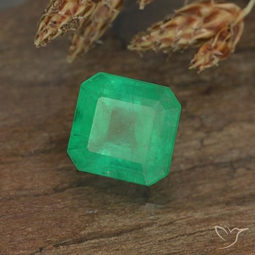 Esmeralda Verde medio natural de 0.84 ct, Corte Octágono / Esmeralda, VS-SI