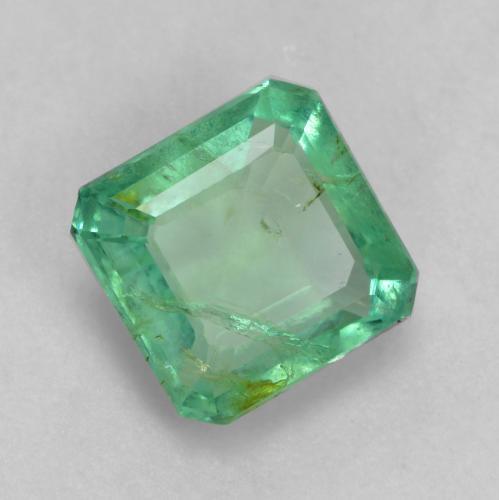 Esmeralda Verde medio natural de 1.04 ct, corte esmeralda, I1