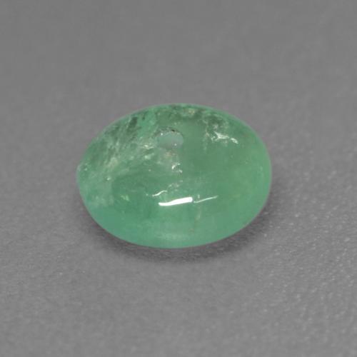 Esmeralda Verde frío claro natural de 0.79 ct, Corte Redondo, Transparente