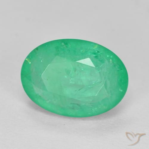 Esmeralda Verde claro natural de 2.67 ct, Ovalada, I1