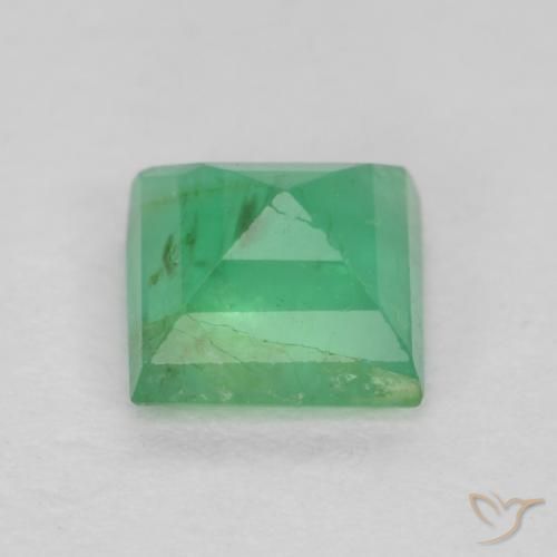 Esmeralda Verde amarillento natural de 0.38 ct, Cuadrado, VS-SI