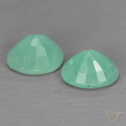 Gemas de Esmeralda Verde medio natural de 0.79 ct, Corte Óvalo, SI