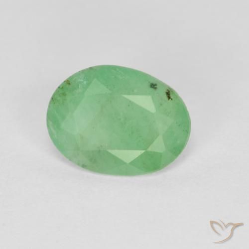 Esmeralda Verde claro natural de 0.66 ct, Ovalada, SI-I1