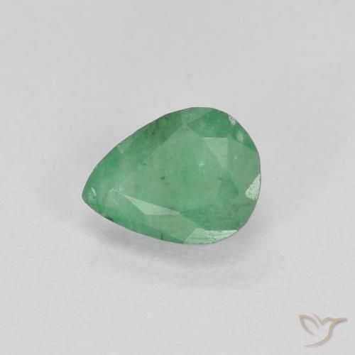 Esmeralda Verde medio natural de 0.37 ct, En forma de pera, SI