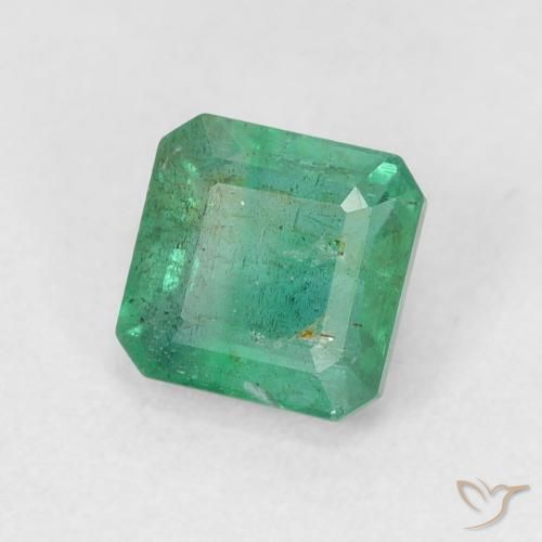 Esmeralda Verde cálido natural de 0.69 ct, Corte Octágono / Esmeralda, SI