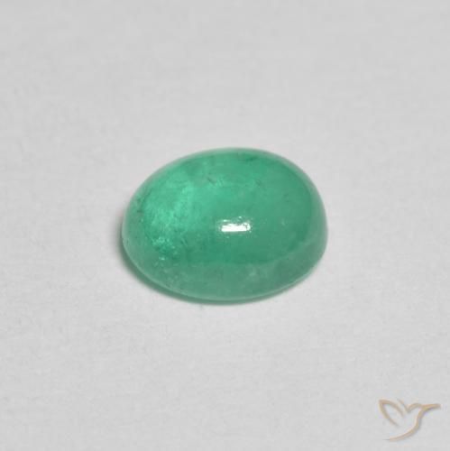 Esmeralda Verde claro natural de 0.68 ct, Ovalada, Translúcido