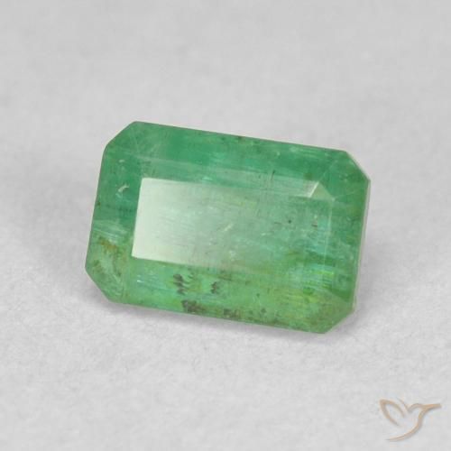 Esmeralda Verde amarillento natural de 0.63 ct, Corte Octágono / Esmeralda, SI
