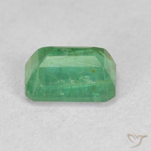 Esmeralda Verde amarillento natural de 0.63 ct, Corte Octágono / Esmeralda, SI