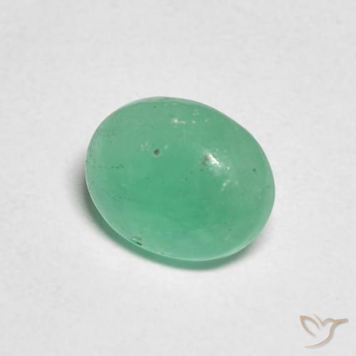 Esmeralda Verde helecho natural de 0.83 ct, Ovalada, Translúcido