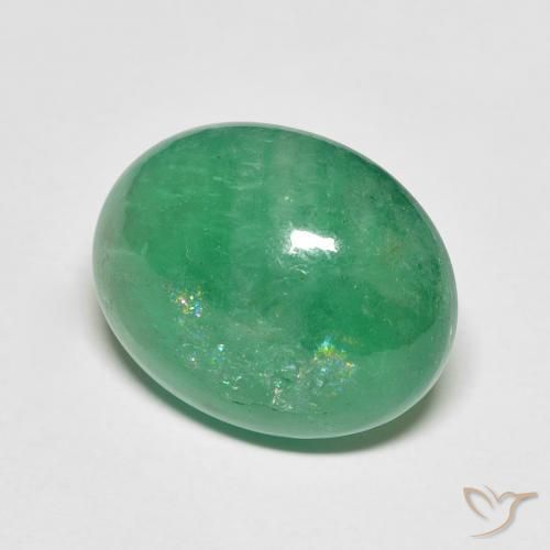 Esmeralda Verde claro natural de 8.05 ct, Ovalada, Translúcido