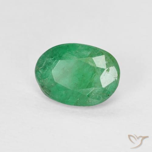 Esmeralda Verde claro medio natural de 0.74 ct, Ovalada, VS-SI
