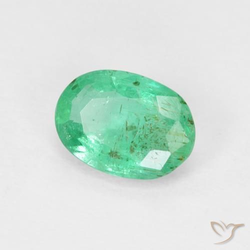 Esmeralda Verde medio natural de 0.76 ct, Ovalada, VS-SI