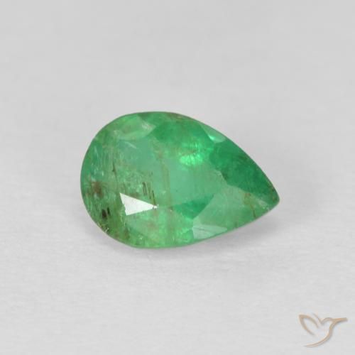 Esmeralda Verde medio natural de 0.63 ct, En forma de pera, SI