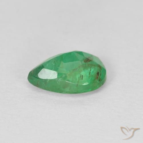 Esmeralda Verde medio natural de 0.63 ct, En forma de pera, SI