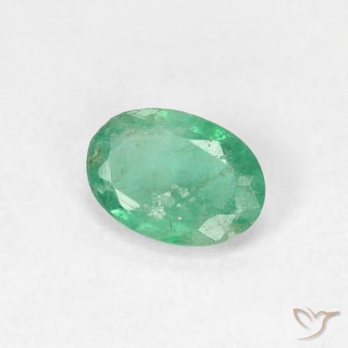 Esmeralda Verde medio natural de 0.42 ct, Ovalada, SI