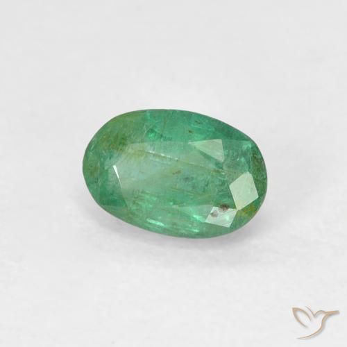 Esmeralda Verde claro medio natural de 0.50 ct, Ovalada, SI