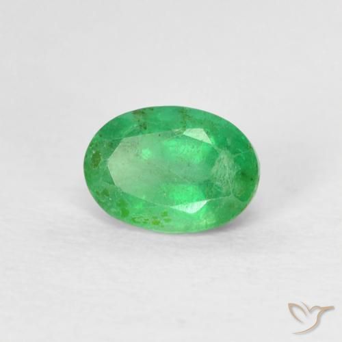 Esmeralda Verde medio natural de 0.52 ct, Ovalada, SI