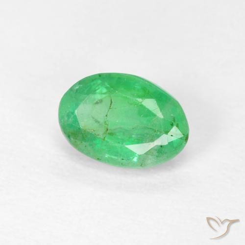 Esmeralda Verde amarillento natural de 0.57 ct, Ovalada, SI