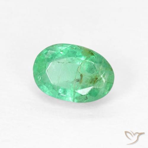 Esmeralda Verde claro natural de 0.50 ct, Ovalada, SI