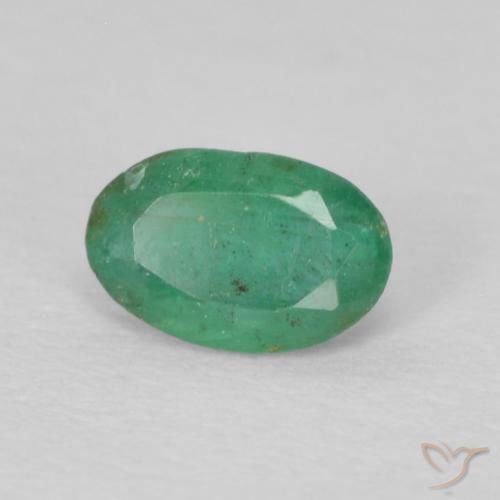 Esmeralda Verde claro medio natural de 0.31 ct, Ovalada, VS