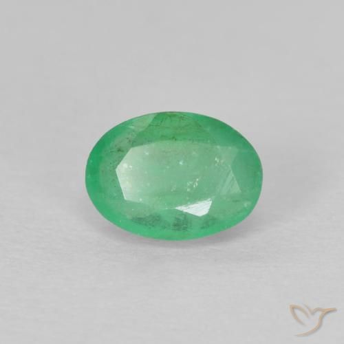 Esmeralda Verde medio natural de 0.49 ct, Ovalada, VS-SI