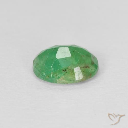 Esmeralda Verde medio natural de 0.58 ct, Ovalada, SI