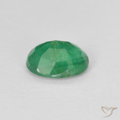Esmeralda Verde cálido natural de 0.60 ct, Ovalada, SI