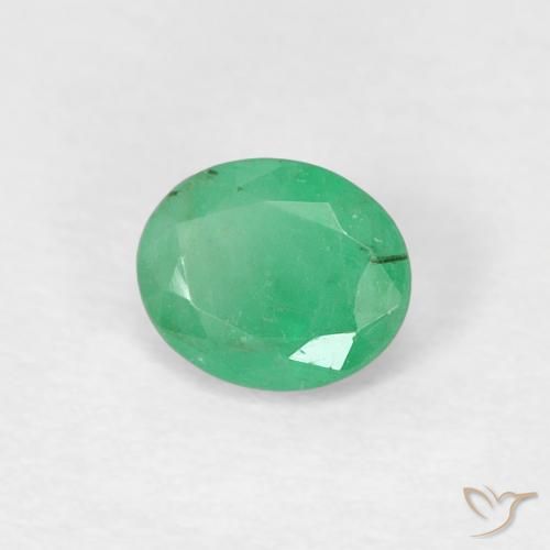 Esmeralda Verde medio natural de 0.32 ct, Ovalada, VS
