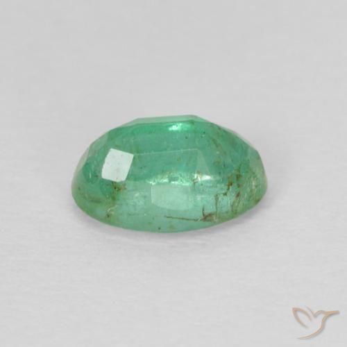 Esmeralda Verde frío natural de 0.56 ct, Ovalada, VS-SI