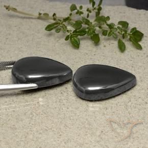 Gemas de Hematites Gris negro natural de 63.94 ct, En forma de pera, Opaco