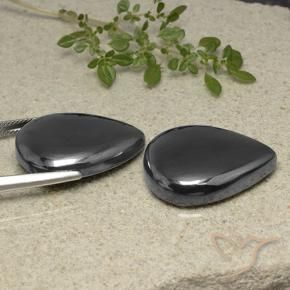 Gemas de Hematites Gris negro natural de 80.40 ct, En forma de pera, Opaco