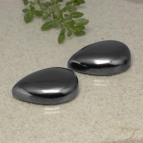 Gemas de Hematites Verde medio natural de 79.12 ct, En forma de pera, Opaco